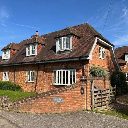Thatched Cottage Hungerford Exterior photo
